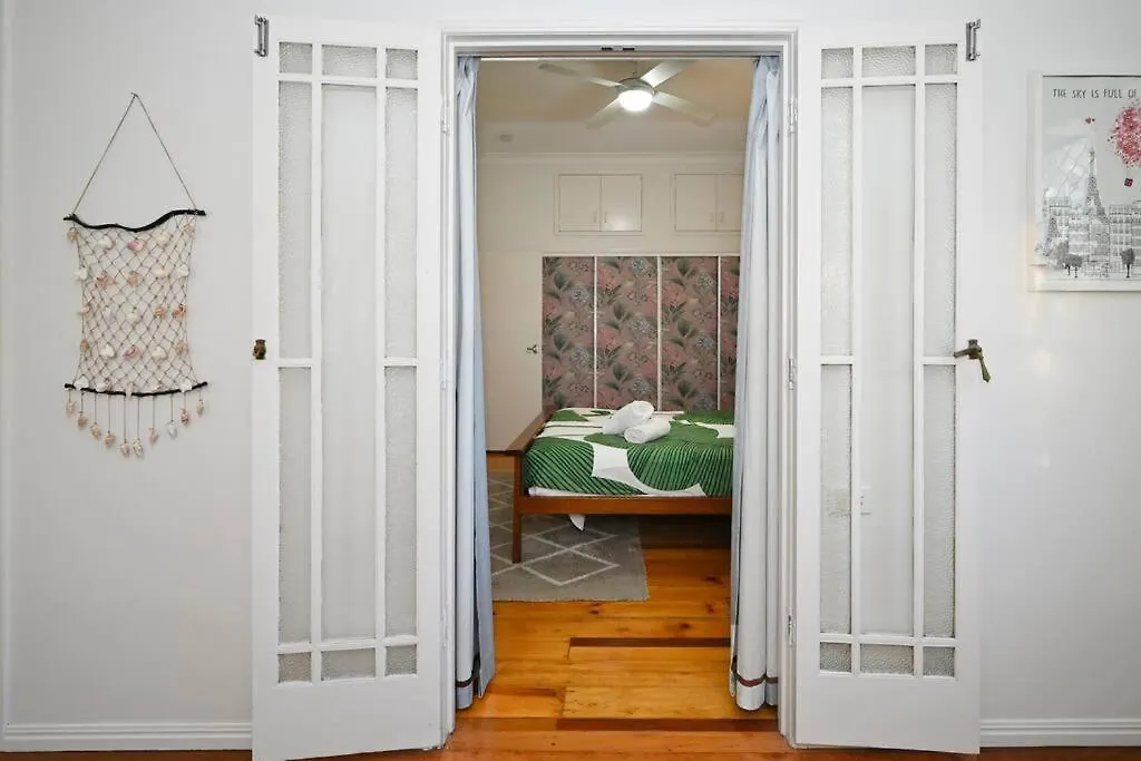Groovy Beach Bungalow Caloundra