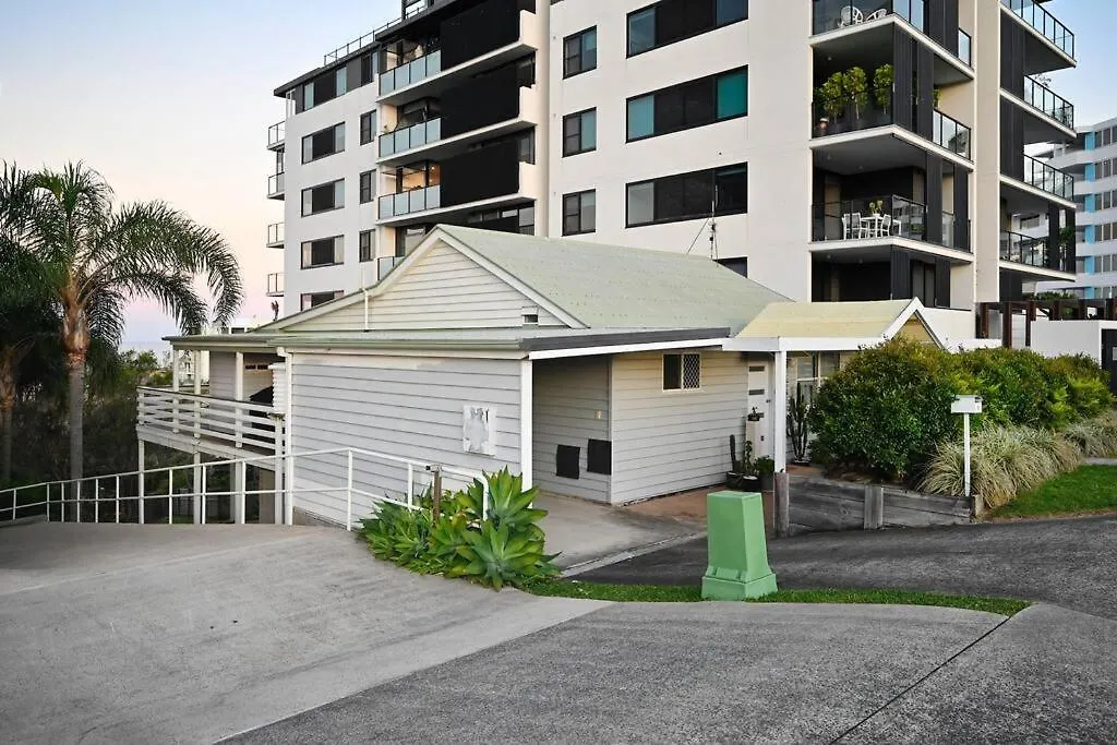 Groovy Beach Bungalow Caloundra